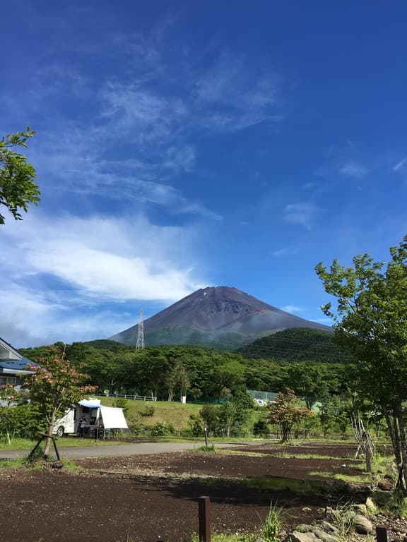 表富士キャンピング場 - 雑木林に囲まれた夏でも涼しいキャンプ場