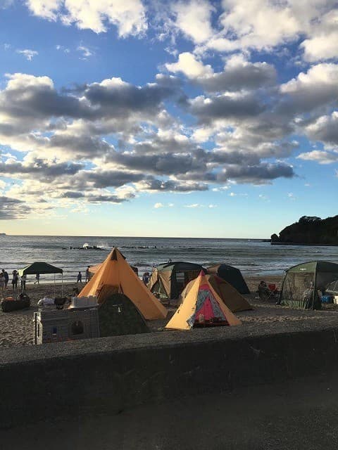 さくらガーデン（蘭島海水浴場） - 札幌から90分！海まで徒歩10秒!?遠浅で穏やかな海を眺めながら手ぶらでキャンプ！美味しいお肉も盛りだくさん♪