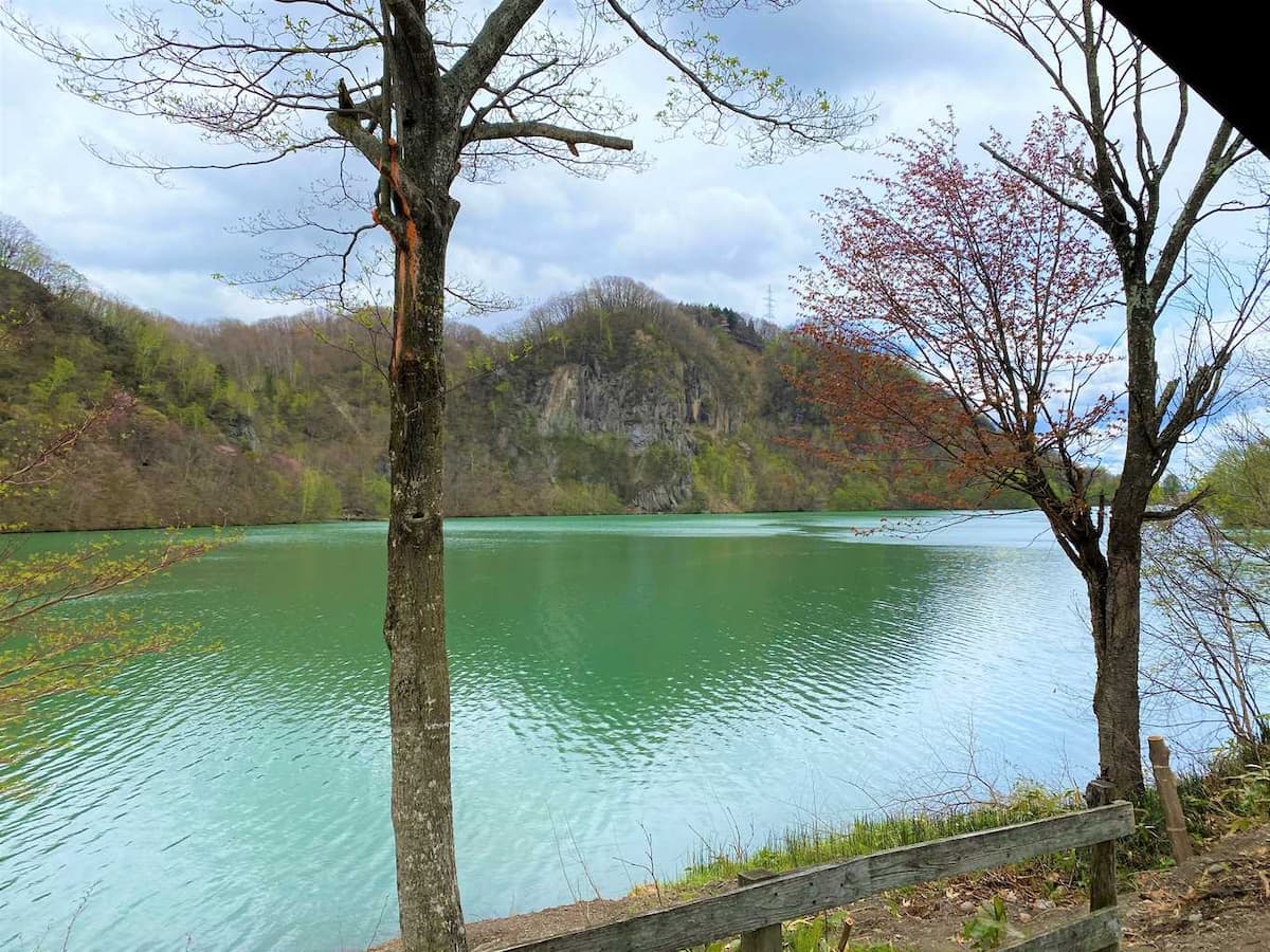 くったり温泉レイクインキャンプ場 - 目の前にはくったり湖が広がる静かなキャンプ場。温泉もあるので身も心もリフレッシュできます。