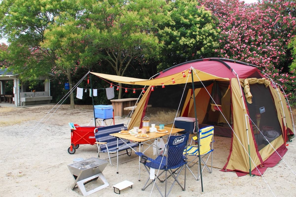 西条市東予運動公園海浜広場 - 開放感抜群のキャンプ！