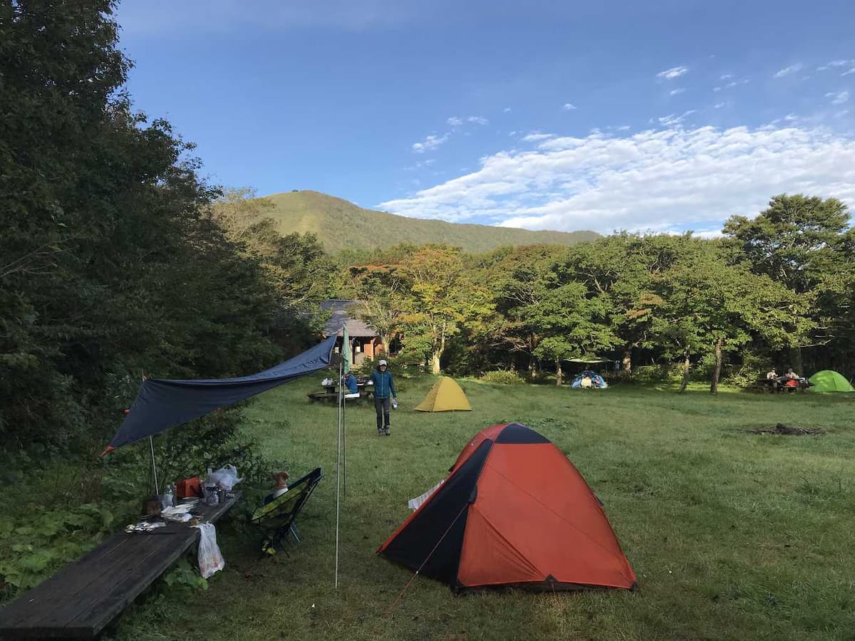 吾妻山大膳原キャンプ場 - 山間にひろがる草原