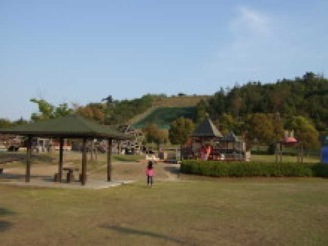 広島県立びんご運動公園オートキャンプ場 - 野球場やテニスコートも備えた運動公園