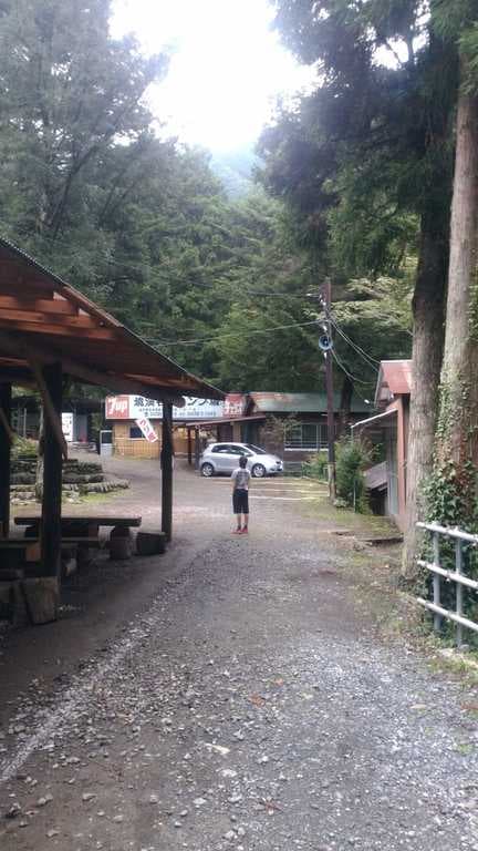 境渓谷キャンプつり堀場