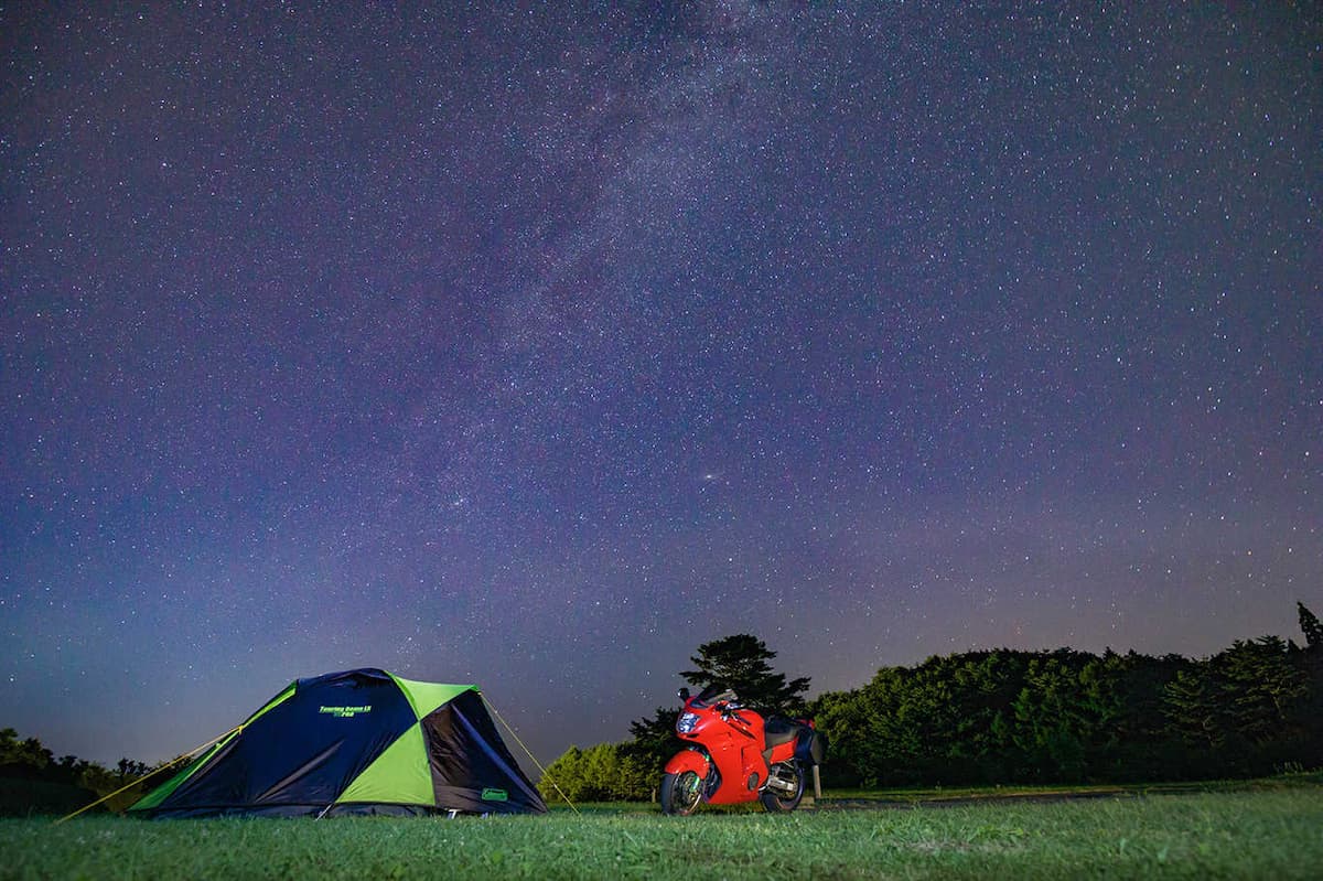 夜越山オートキャンプ場 - 1サイト100㎡のゆったりとしたキャンプ場