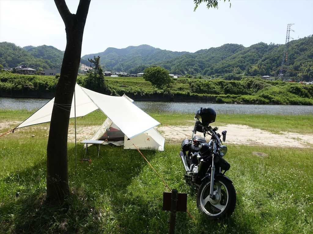 用瀬町運動公園カヌー水辺公園 - 河原近くのキャンプ場でカヌーができる