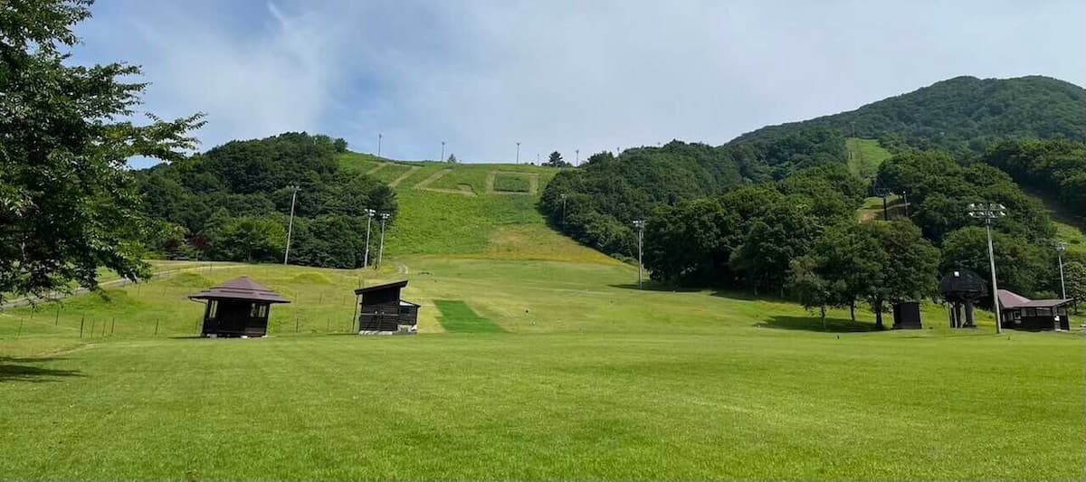 グリーンバレー神室　カムロキャンプサイト - 山々の緑と青空に囲まれた場所であなただけのキャンプが楽しめる！