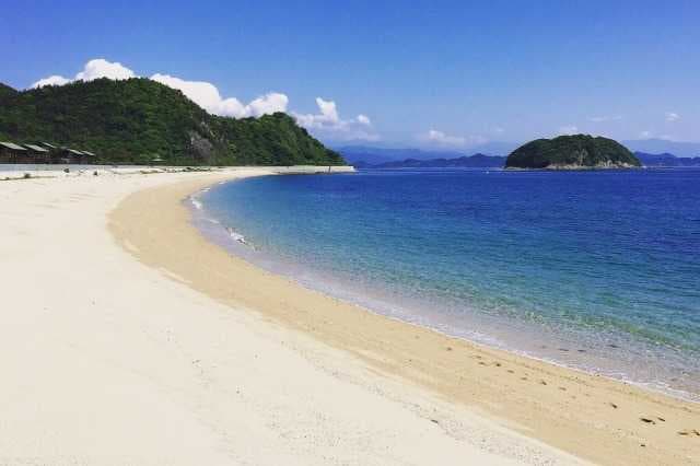 姫ヶ浜ビーチ - 青く透き通る海が魅力！