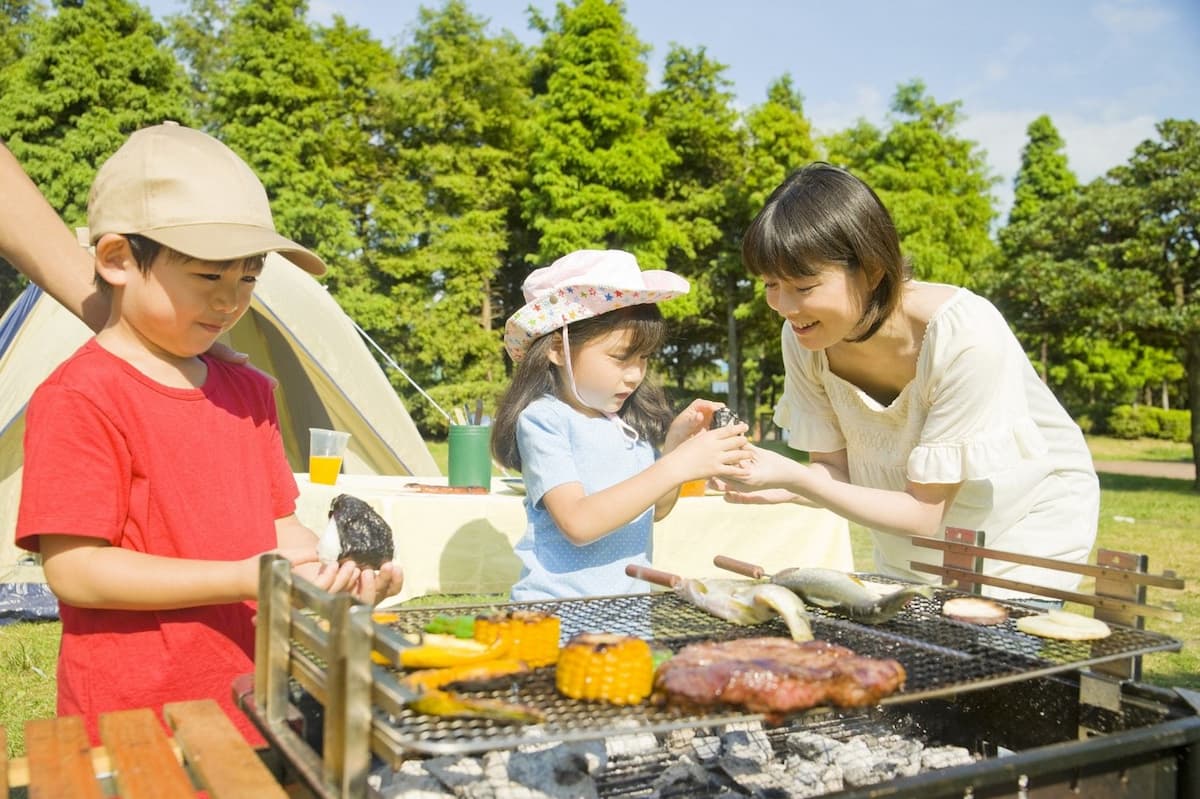 【R2/11現在　バーベキュー閉店】柏あけぼの山農業公園 - 【R2/11現在　バーベキュー閉店】お花畑と風車に人々が憩う公園バーベキュー場