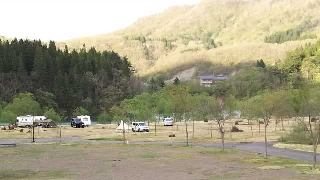 白川ダム湖畔オートキャンプ場 - 絶景！幻想的な白川湖の水没林に面したキャンプ場