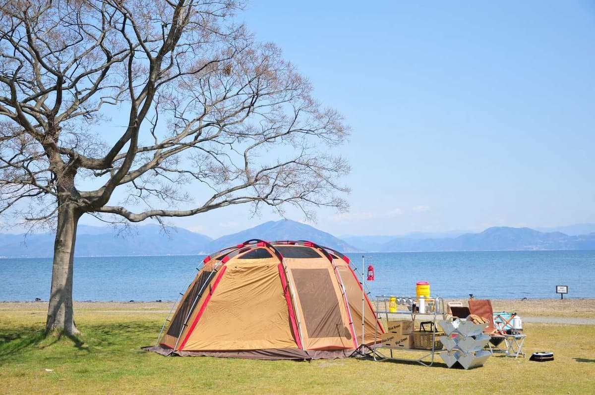 六ツ矢崎浜オートキャンプ場 - オールシーズン対応‼　景観抜群の湖畔キャンプ場‼　琵琶湖に写る月明り、昇る朝陽をそれぞれのスタイルで楽しもう‼