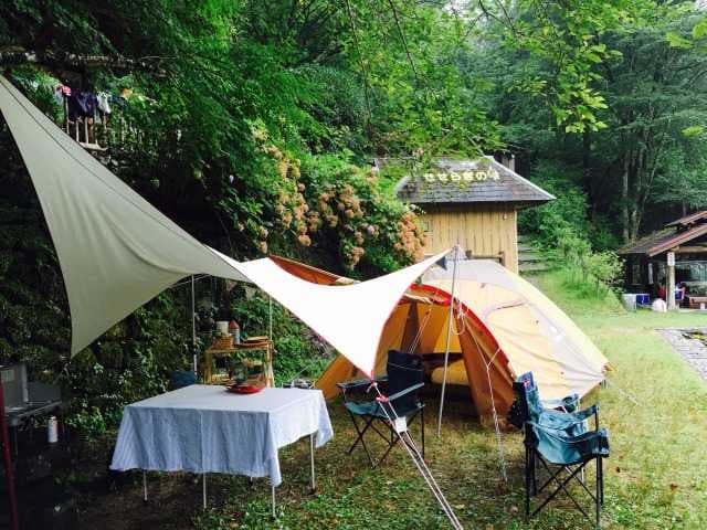 かずら橋キャンプ村 - 川のせせらぎが聞こえる景色が美しいキャンプ場