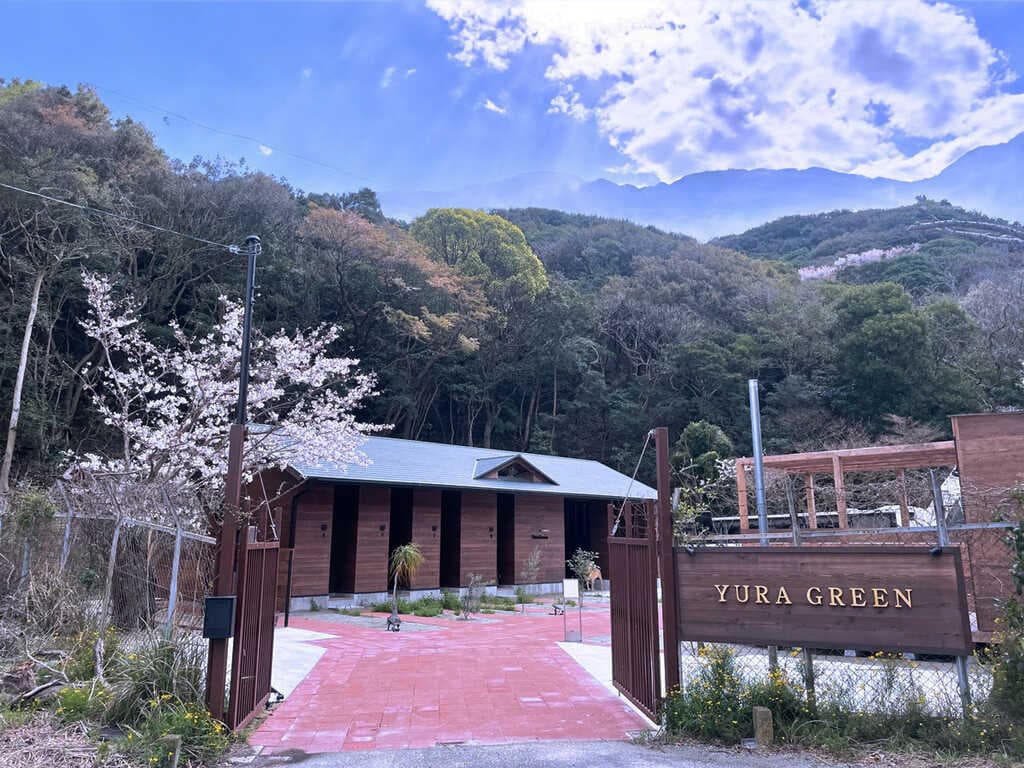 Yura Green - ＼ペット同伴OK！／淡路島の国立公園にひっそりと佇む「Yura Green」で特別なグランピング体験。緑豊かな自然と海の近さが魅力の隠れ家で、家族や友人たちと非日常を楽しもう。マリンアクティビティも充実！。