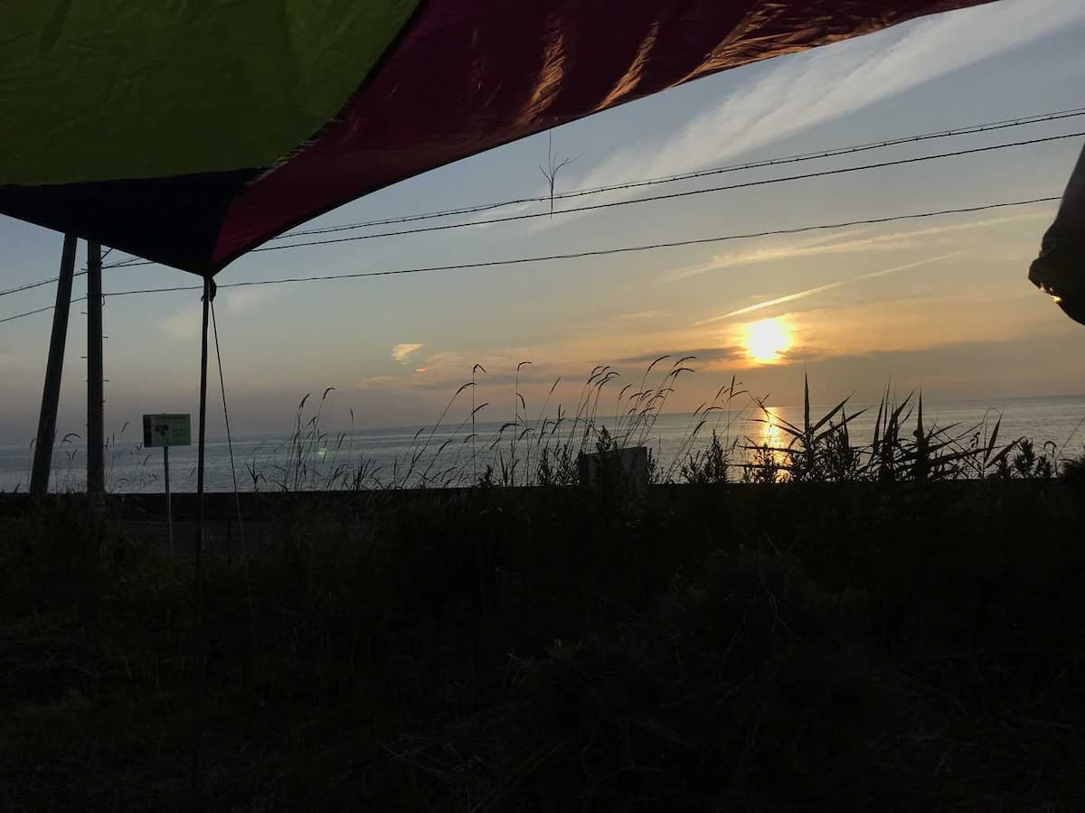 出雲崎夕日が丘キャンプ場 - 波の音と夕日に癒されるキャンプ場