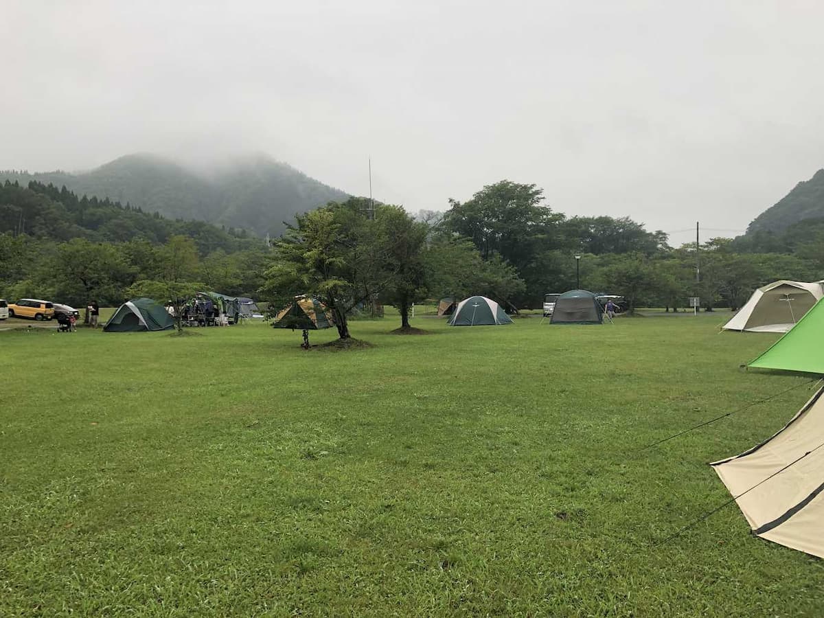 湯の沢水辺公園 - 最小限の設備ですが居心地の良いキャンプ場です