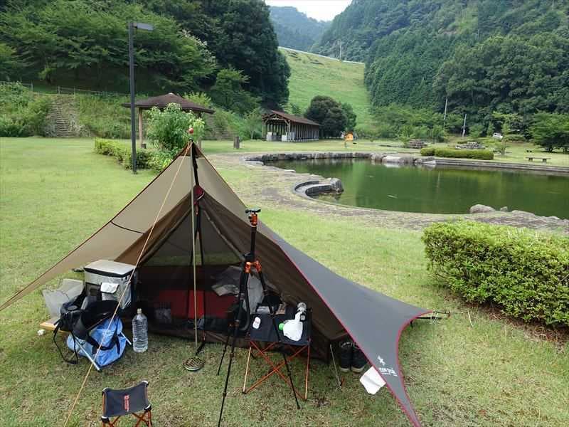 朝倉ダム湖畔緑水公園 - 豊かな水と緑に恵まれたキャンプ場