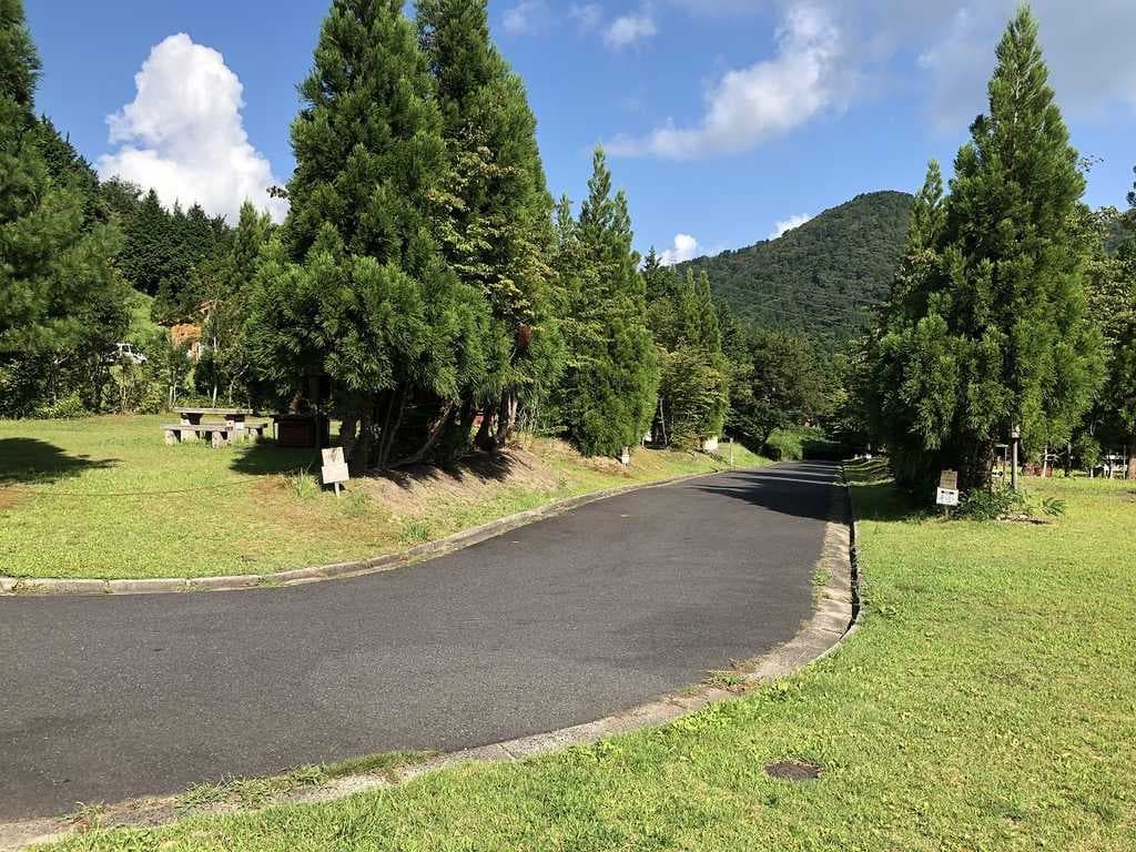 安蔵森林公園オートキャンプ場 - 鳥取駅から約35分。鳥のさえずりや、山から吹く爽やかな風が吹く大自然に囲まれたオートキャンプ場